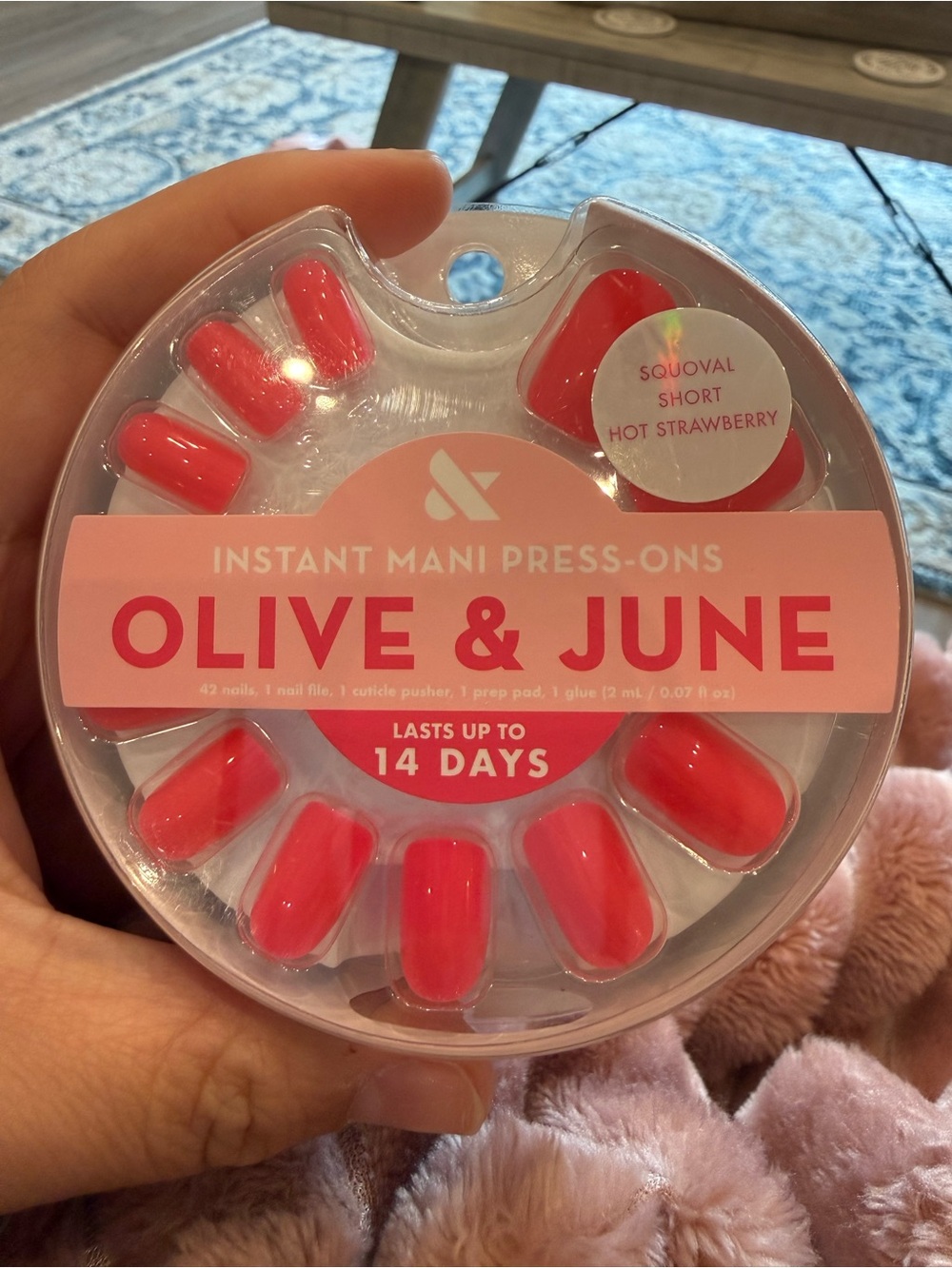 Olive & June Instant Mani Press-Ons in Hot Strawberry Pink